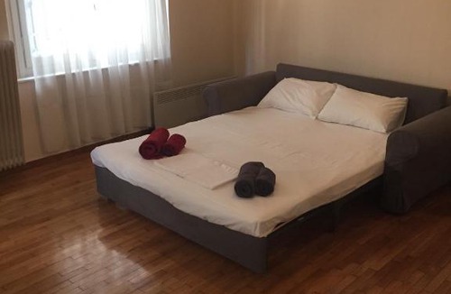 Neapoli Apartment | Stylish Art apt at Kolonaki