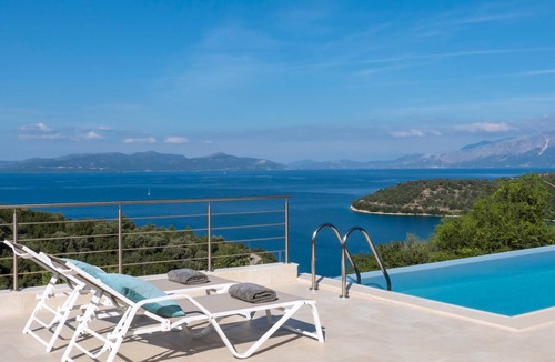 Spartochori Villa | Stylish Contemporary House with Sea Views near Spartachori and Beach