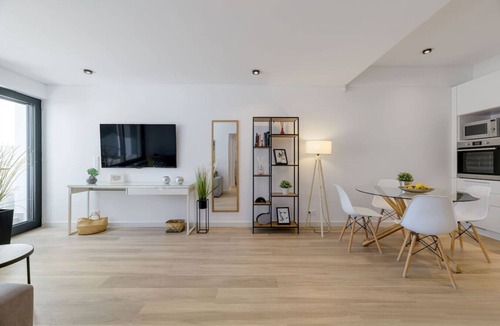 Voula Apartment | Stylish Voula Apt close to Beach with pool -Cielo