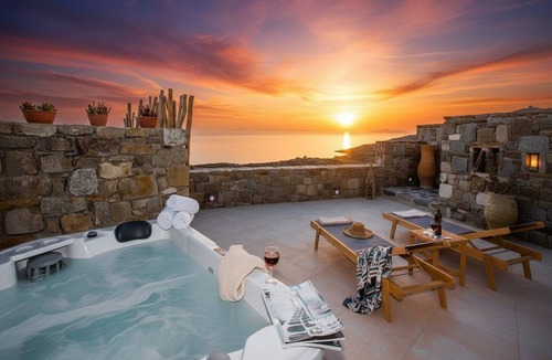 Agios Stefanos Apartment | Suite with Jacuzzi & Sea View