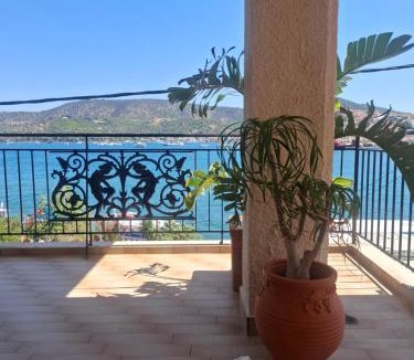 Galatas Apartment | SuiteViewPoros-Luxury Apartment in Galatas