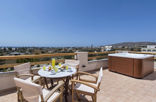 Perissa Villa | Summer House Collection - Villa Stella Luxury 3 Bedroom next to Black Sand Beach