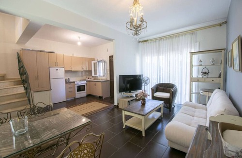 Nikita Apartment | Sunlight Maisonette by RentalsPro