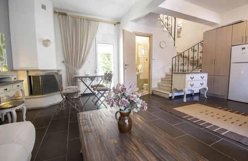 Nikita Apartment | Sunlight Maisonette by RentalsPro