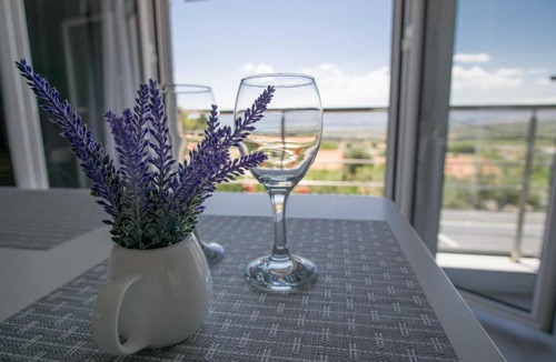 Isthmia Apartment | Sunny Home Loutraki is a modern studio with views of the bay and mountains with private parking