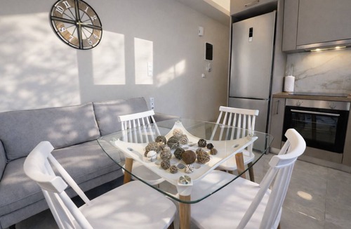 Irakleio Apartment | Sunny Minimal Studio Near Metro by ΜΡS