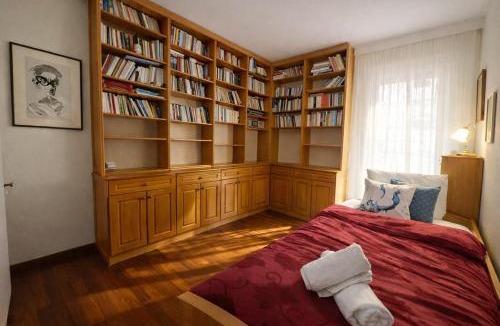 Peiraiki Apartment | Sunny Terrace Sea View Apt in Piraeus by ΜΡS
