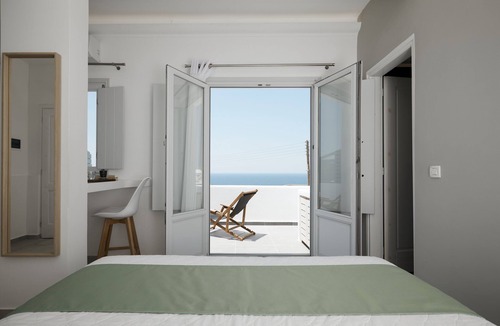 Akrotiri Hotel | Sunset Faros