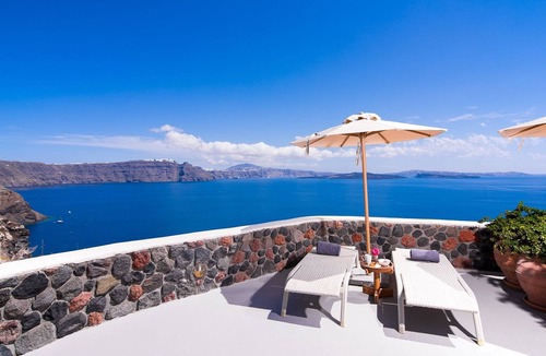 Oia Villa | Superb Santorini Cliff Villa | Villa Apolo | Breathtaking Sea Views | Spacious.