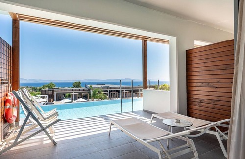 Psalidi Apartment | Superior Double Room with Swim-up Sharing Pool - Sea View