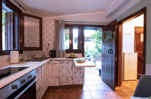 Volos City Centre Apartment | Sweet Home Country House with Private Terrace, Wi-Fi, and Air Conditioning