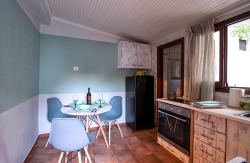 Volos City Centre Apartment | Sweet Home Country House with Private Terrace, Wi-Fi, and Air Conditioning