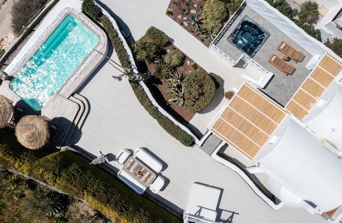 Oia Villa | SWINGING SUNSET villa - Private Swimming pool & Private outdoor heated spa