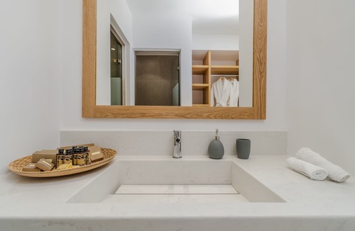 Santorini House | Symphony Suites