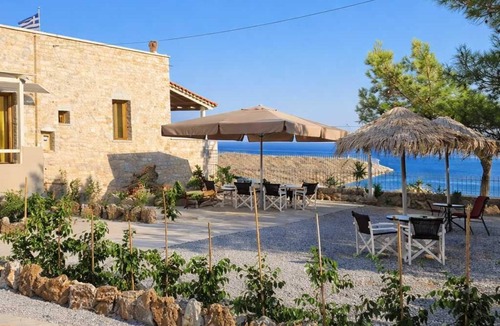Omales Condo | Tainaros Rooms - Beachfront Cozy Getaway