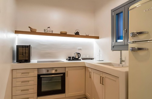 Exo Gonia Villa | Terra E Lavoro Suite with Hot Tub & Sea View