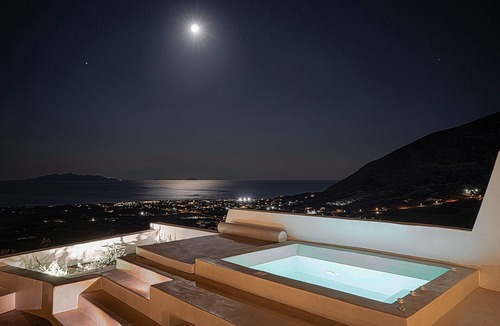 Exo Gonia Villa | Terra E Lavoro Suite with Hot Tub & Sea View