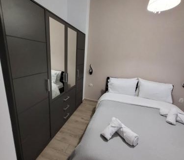 Vardaris Apartment | The 44 Hideaway by GOLDENLAND