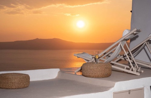 Fira House | The Globe Suites Villa