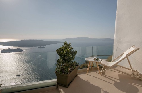 Fira House | The Globe Suites Villa