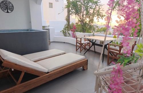 Vothon Apartment | The Muses of Santorini Private Jacuzzi Suites