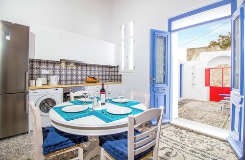 Asgourou House | The Red Door in Koskinou