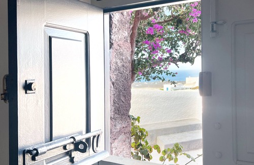 Finikia Villa | The Red Winehouse | Old winery converted into a stylish villa | close to Oia