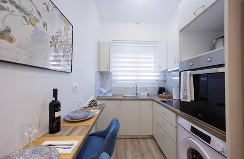 Omonia Apartment | Thea Luxury Rooms Apartment in the Center with Private Terrace, Wi-Fi & Air Conditioning