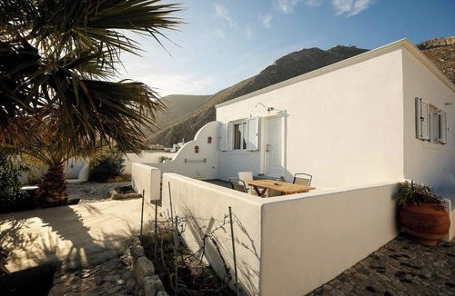 Perissa Condo | Thera cycladic house at Perissa , Santorini by MPS