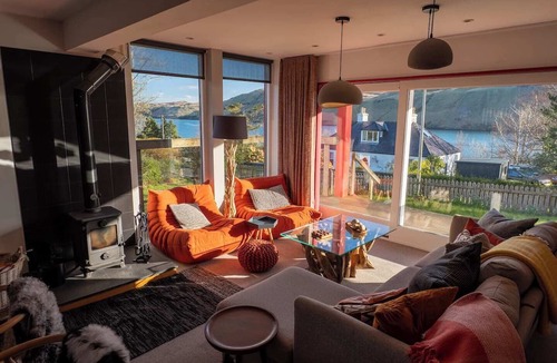 Carbost House | This house is a 3 bedroom(s), 2 bathrooms, located in Carbost, Scotland.