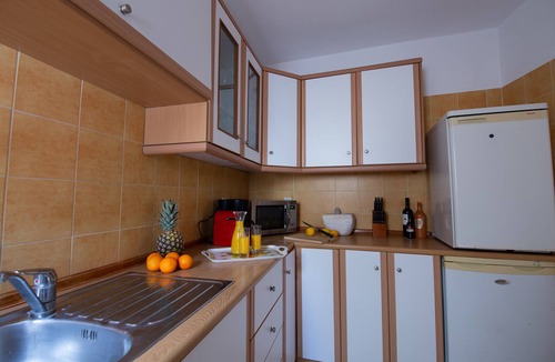 Santorini House | Traditional House fully-equipped with private yard, at the heart of the village.