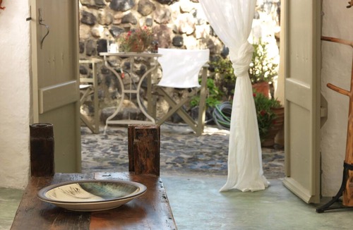 Exo Gonia Villa | Traditional Santorini Villa | 1 Bedroom | Olive House | Charming Interior &.