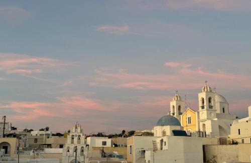 Megalochori House | Unique small stonehouse at Thira