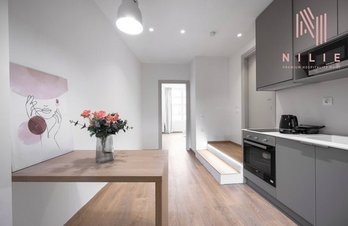Vardaris Apartment | V1 Residences, Nilie Hospitality MGMT