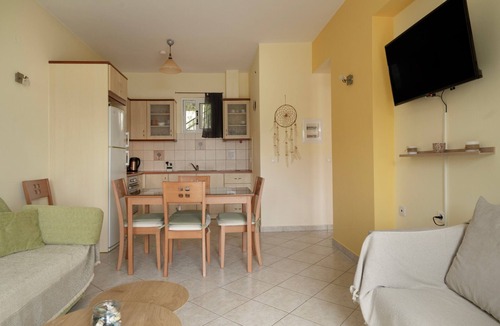 Mikros Gialos Apartment | Vardia Room Apartment with Sea View, Wi-Fi and Air Conditioning