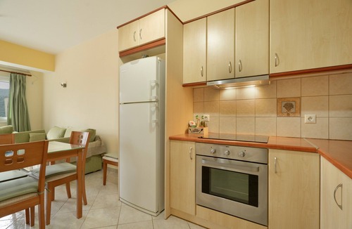 Mikros Gialos Apartment | Vardia Room Apartment with Sea View, Wi-Fi and Air Conditioning