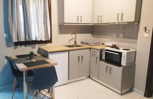Kala Nera Apartment | Vasileiou Studio Apartment Sleeps 3
