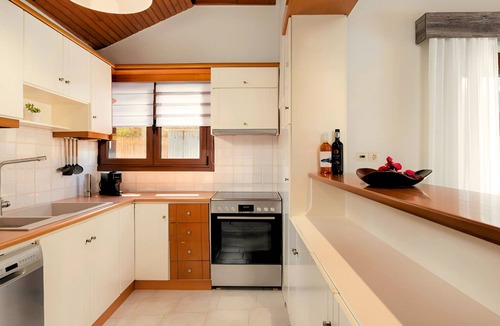 Kavros House | "Vegghera Villa" mit Bergblick by Interhome