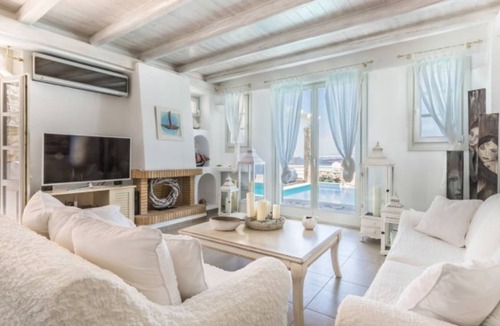 Akrotiri Villa | Villa ∙ 5 bedrooms ∙ 10 guests