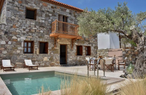 Siana Villa | Villa Gwen - Four Bedroom Villa, Sleeps 8