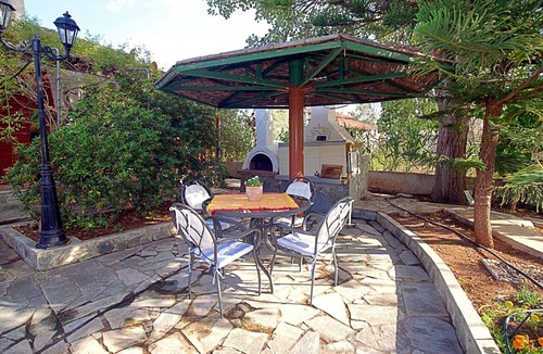 Kandia House | Villa Helios is a country house in a very quiet area, 200 meters from the sea.
