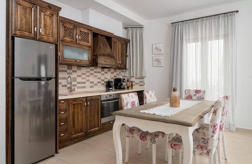 Kamilari Apartment | Villa in Kamilari near Kid-Friendly Beach