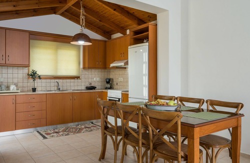 Georgioupolis Villa | Villa in Kournas Overlooking Giorgioupolis Bay