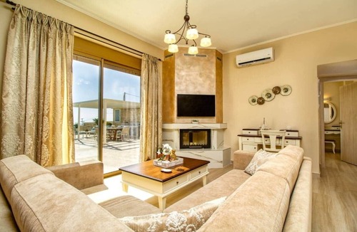 Limeniskos House | Villa Kore, close to the beach, pool, jacuzzi, BBQ