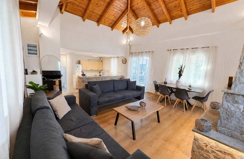 Assos-Lechaio Villa | Villa Mare Lechaio - A Beachside Hideaway