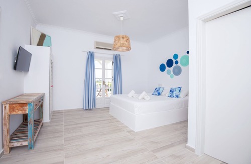 Perivolos Bed & Breakfast | Villa Markezinis