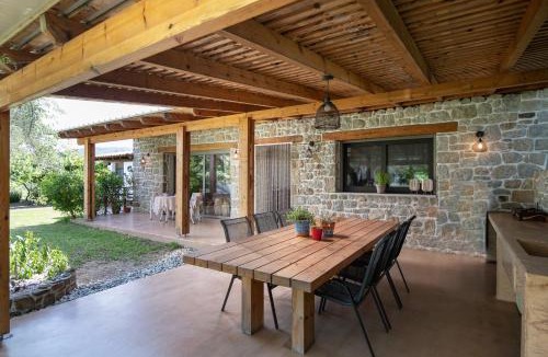 Sikia House | Villa Menie - Golden Fig Sykia lodge