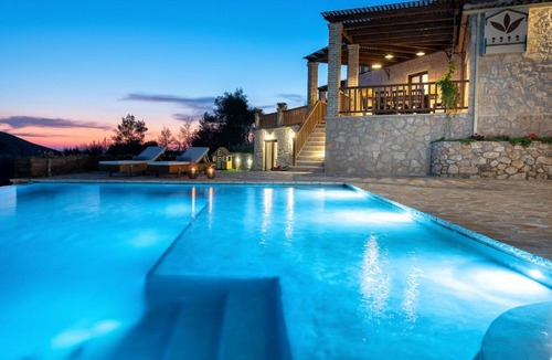Anafonitria Villa | Villa Meralia
