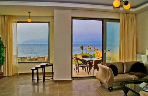 Kato Gouves House | Villa Peri am Strand by Interhome