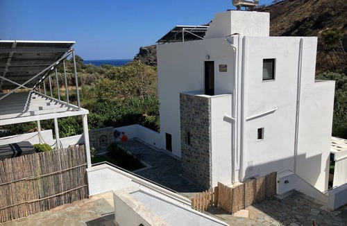 Pefki Villa | Villa "Tην αιώνια φωτιά" with a private pool and hot tub near the sea
